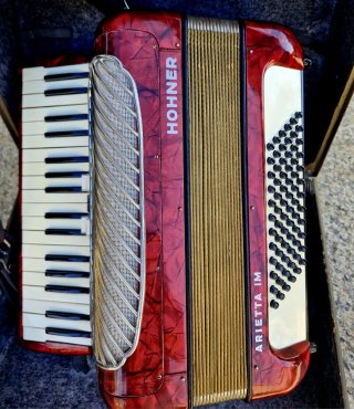 Acordeón Hohner Arietta IM Rojo