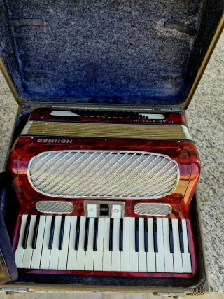 Acordeón Hohner Arietta IM Rojo