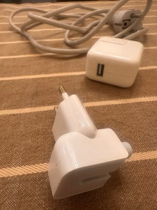 Cargador Apple + Adaptador EU