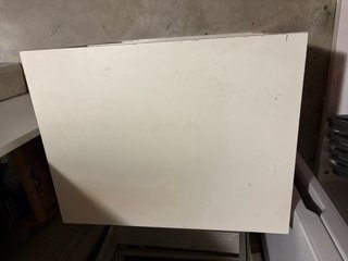 Mesa auxiliar Ikea blanca