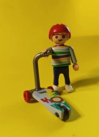 Playmobil niño patín