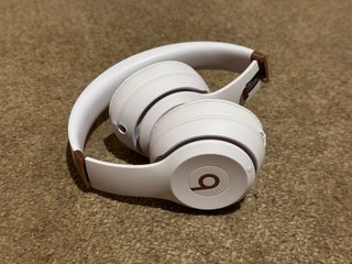 Beats Solo 4 Rosa Algodón Bluetooth Inalámbricos