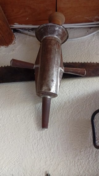 Embutidora antigua para hacer embutidos