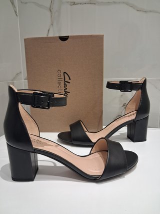 Scarpe Clarks in pelle nere