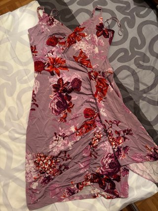 Vestido Guess floral morado y rojo
