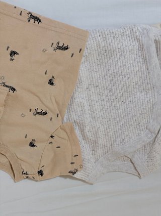 Lote 3 bodies, camiseta y gorro bebé