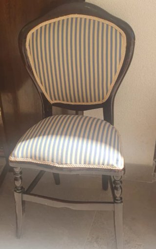 Silla antigua tapizada madera