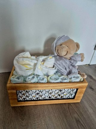 Cesta de pañales y peluche (dou-dou)