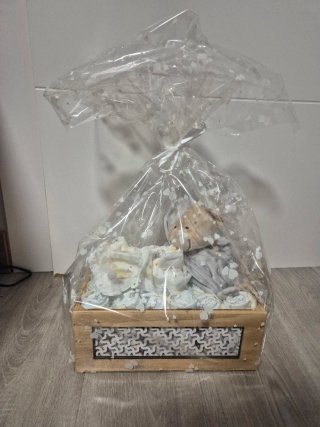 Cesta de pañales y peluche (dou-dou)