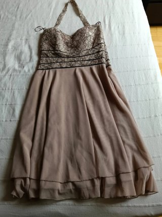 Vestido de fiesta beige y dorado