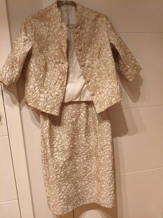 Conjunto fiesta beige y dorado hecho a mano
