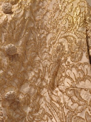 Conjunto fiesta beige y dorado hecho a mano