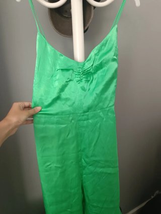 Vestido verde satinado tirantes