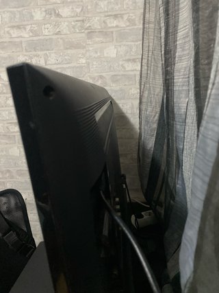 2 TVs LG (1 funciona, 1 con manchas)