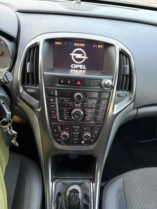 Opel Astra 2011