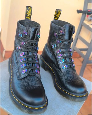 Botas Dr. Martens de piel suave con enganches n 38