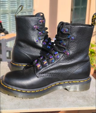 Botas Dr. Martens de piel suave con enganches n 38