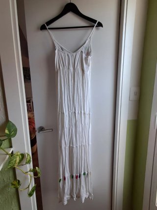 Vestido largo blanco bordado