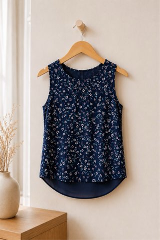 Camisa floral azul y blanca mujer