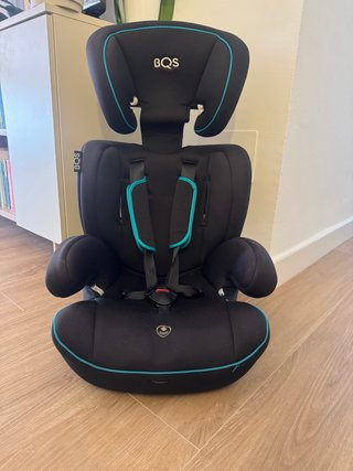 Silla de coche BQS negra con detalles turquesa