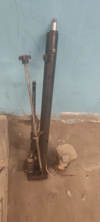 Pistón hidráulico y base