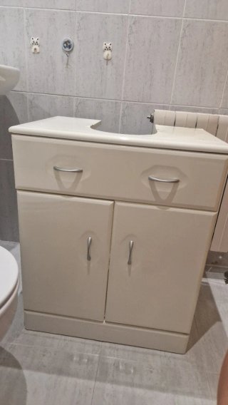 Mueble de baño beige
