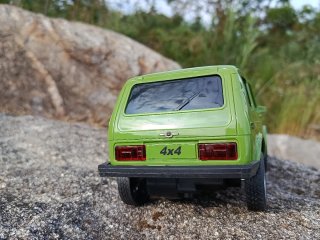 Lada Niva Radiocontrol verde escala 1/16
