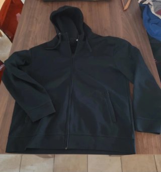 Sudadera con capucha negra