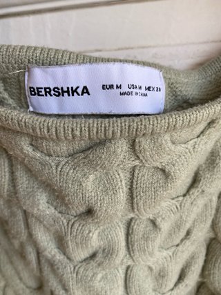 Suéter Bershka palabra de honor verde Talla M