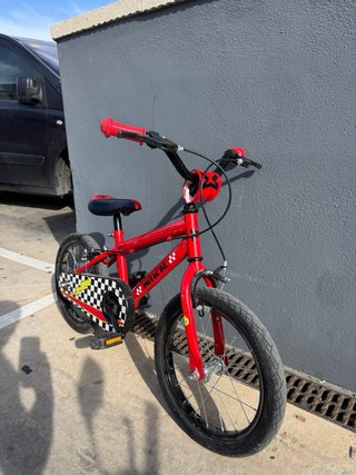 Bicicleta infantil roja de 14