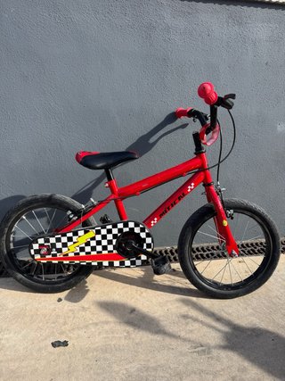 Bicicleta infantil roja de 14