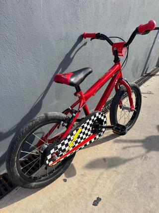 Bicicleta infantil roja de 14