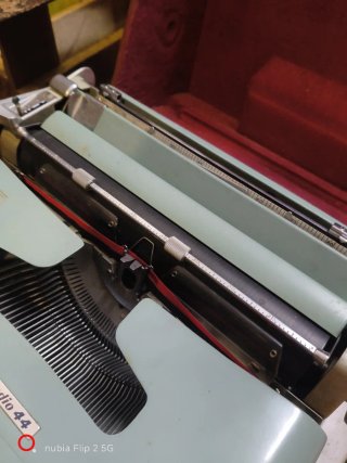 Máquina de escribir Olivetti Studio 44