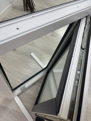 Ventana Abatible Bicolor Blanca