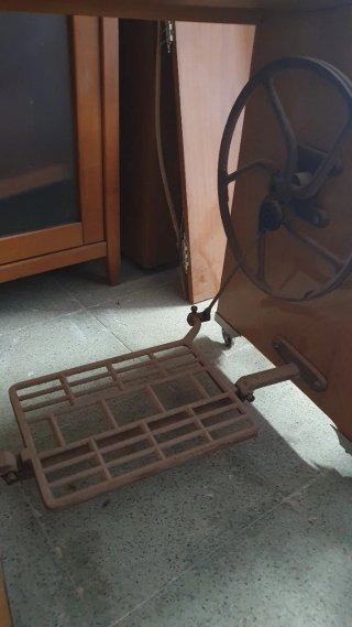 Máquina de coser antigua Wertheim