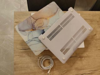 Apple MacBook Air 13-inch (Model A1932).