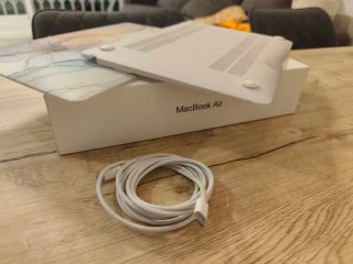 Apple MacBook Air 13-inch (Model A1932).