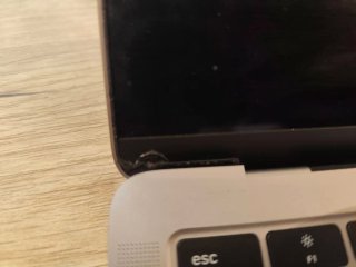 Apple MacBook Air 13-inch (Model A1932).