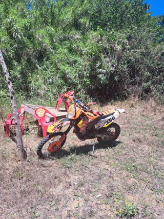 Moto Enduro/Motocross Naranja y Roja