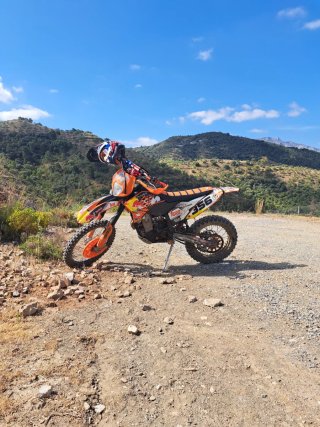 Moto Enduro/Motocross Naranja y Roja