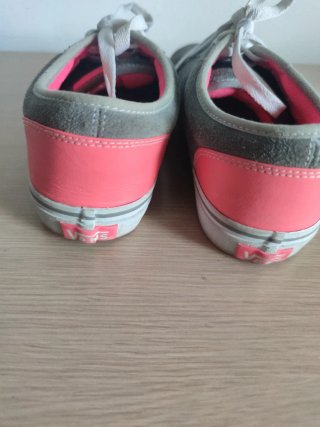 Zapatillas Vans grises y rosas