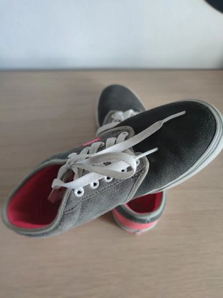Zapatillas Vans grises y rosas