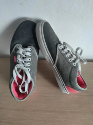 Zapatillas Vans grises y rosas