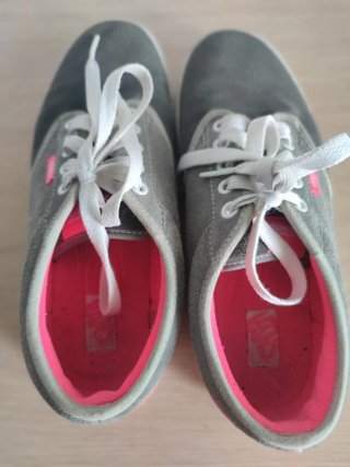 Zapatillas Vans grises y rosas