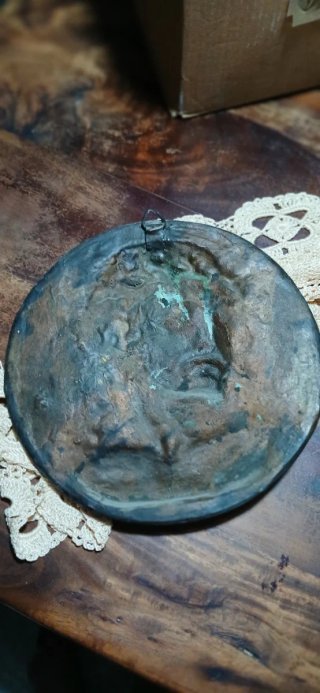 Placca in bronzo con volto di Cristo
