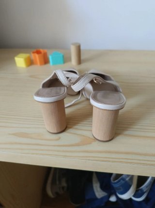Zapatos de piel beige