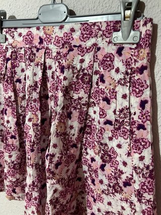 Minifalda floral rosa y blanca Stradivarius s
