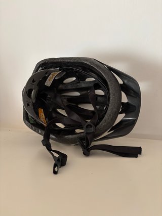 Casco Giro bici blanco y negro