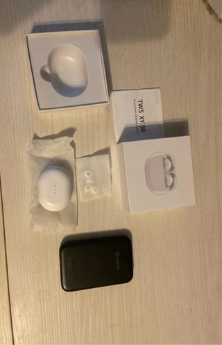 Auricolari + Powerbank Inclusi