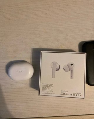 Auricolari + Powerbank Inclusi